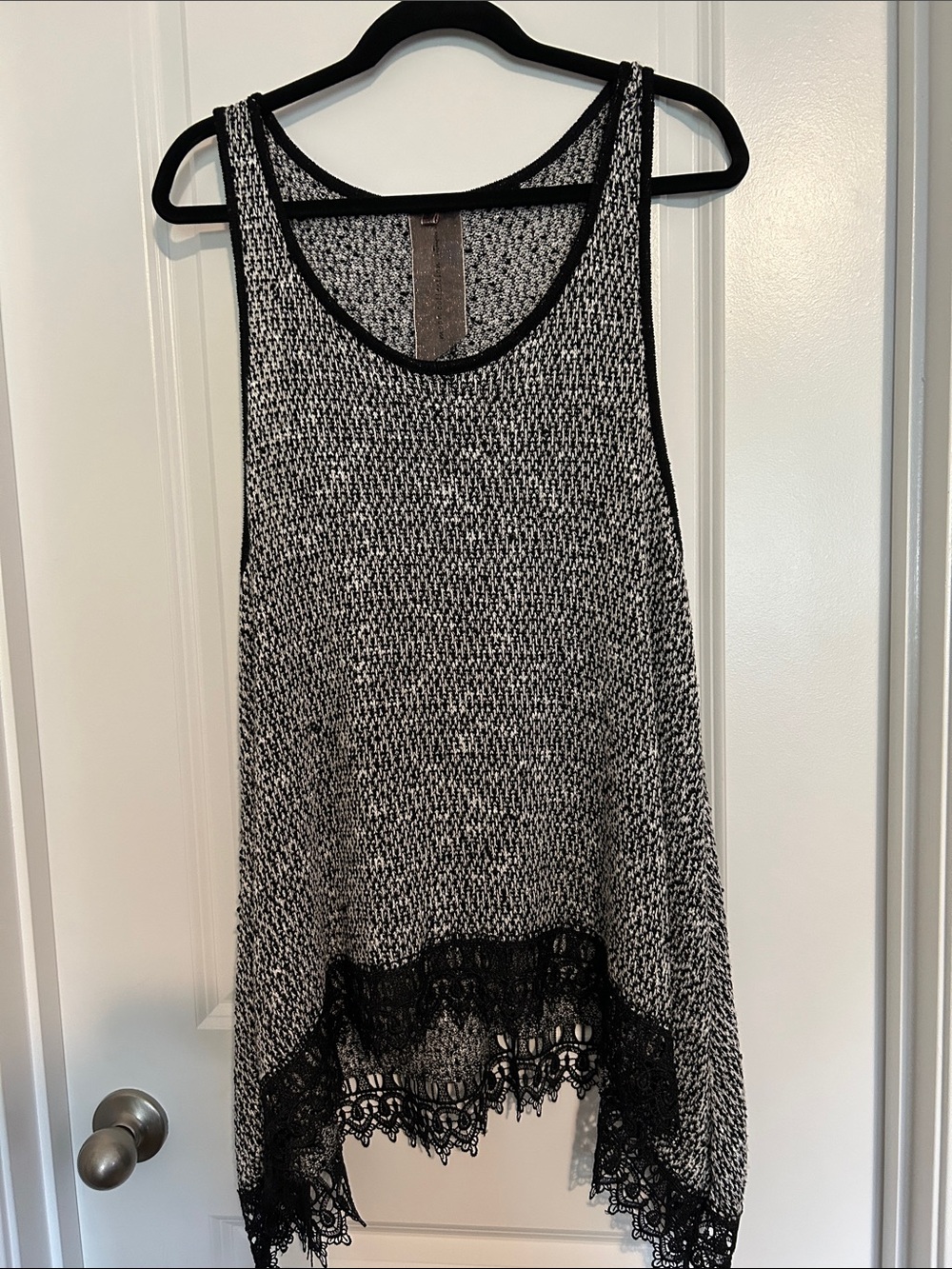 JM Collection Black & White Marled Tank with Lace Hem Large